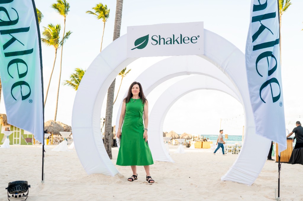 Elizabeth at a Shaklee beach gathering in Winnipeg